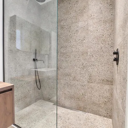 Lecomte - The Shoreline Waves 125 Apartment *